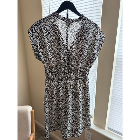 3 for $9 Monteau Light Weight Black and White Floral Dress V Neck Mini S-M - Picture 2 of 7